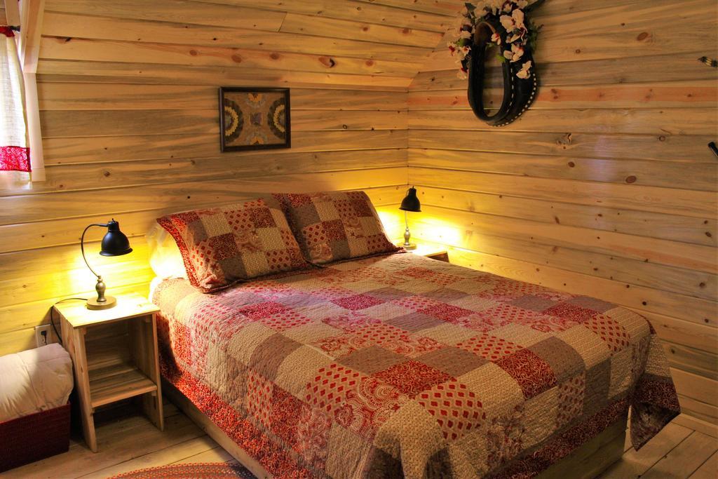 Silver Cabin In The Western Barn Монтічелло Екстер'єр фото